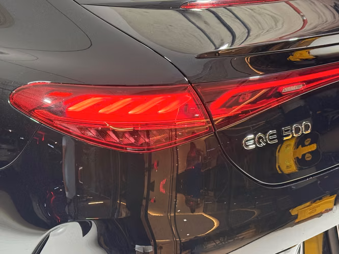 MERCEDES-BENZ EQE 500 4MATIC LUXURY 2025