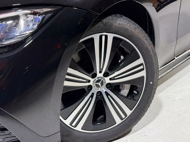 MERCEDES-BENZ EQE 500 4MATIC LUXURY 2025