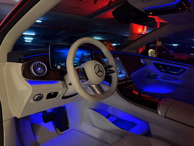 MERCEDES-BENZ EQE 500 4MATIC LUXURY 2025
