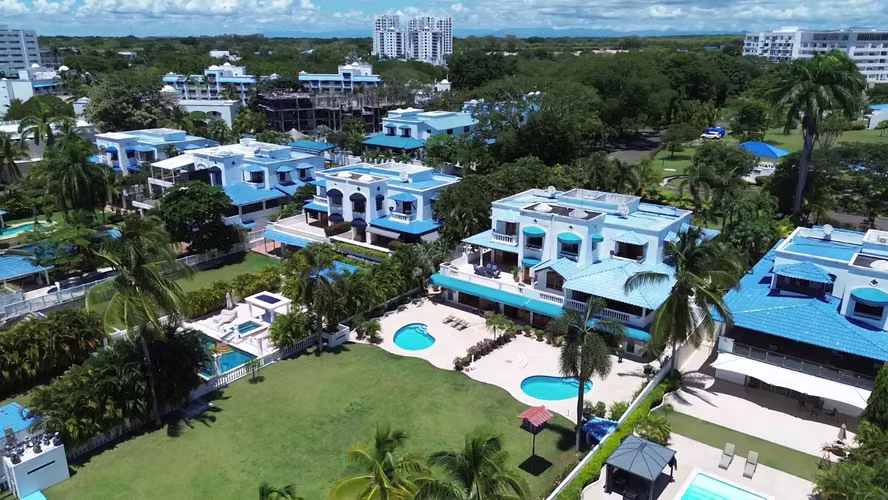 Villa de Duplex frente al mar con piscina privada en Playa Blanca - Imagen 2