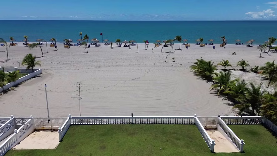 Villa de Duplex frente al mar con piscina privada en Playa Blanca - Imagen 3