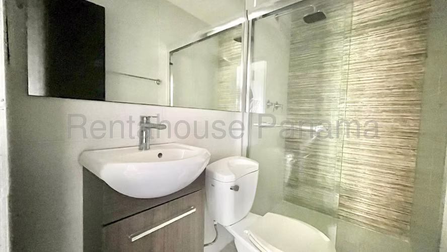 Venta de Casa en Green valley Albrook HQ