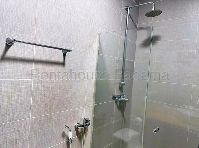 Se vende apartamento en PH Sky Residences, Av. Balboa IH27-2558