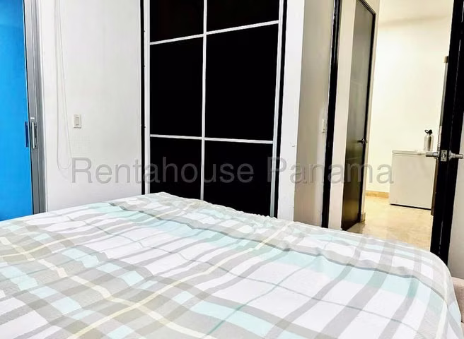 Se vende apartamento en PH Sky Residences, Av. Balboa IH27-2558