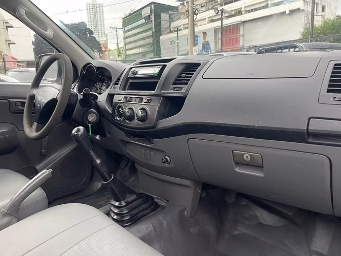 TOYOTA HILUX 2015 MANUAL - Imagen 5