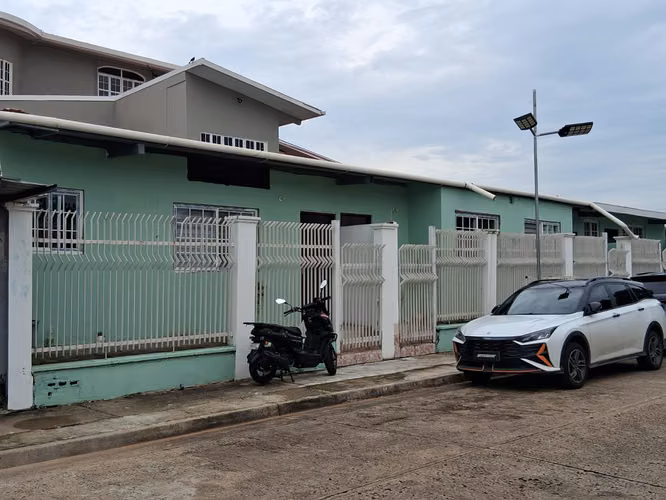 Vendo Casa en Don Bosco, cerca de la estación del tren, con 4 habitaciones para renta - Imagen 3