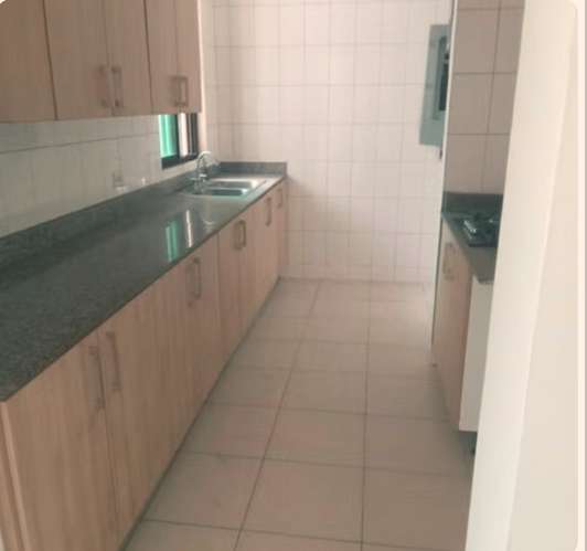 Alquiler Apartamento Carrasquilla Parte Atrás Parque Omar 3R 2B es Vacío / PISO BAJO - Imagen 4
