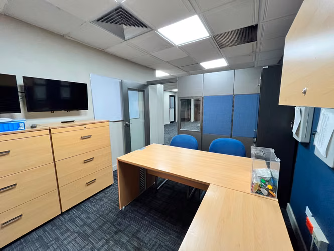 ALQUILO EXCLUSIVAS OFICINAS EN LA MEJOR UBICACION DE LA CIUDAD - Imagen 7