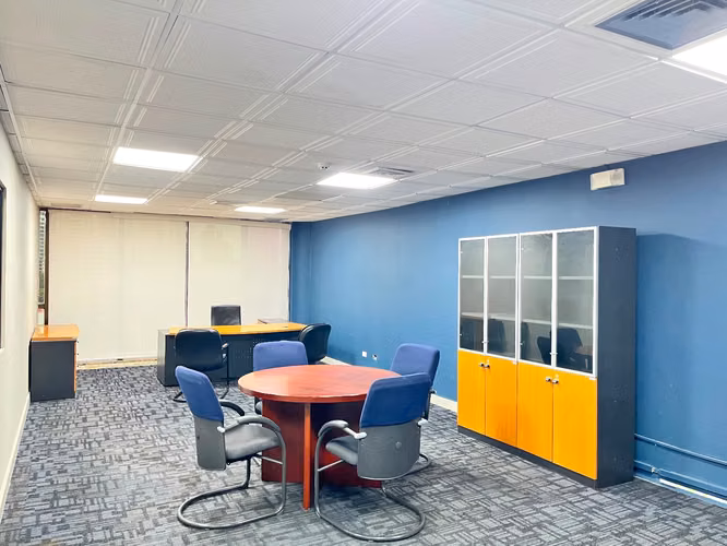 ALQUILO EXCLUSIVAS OFICINAS EN LA MEJOR UBICACION DE LA CIUDAD - Imagen 8