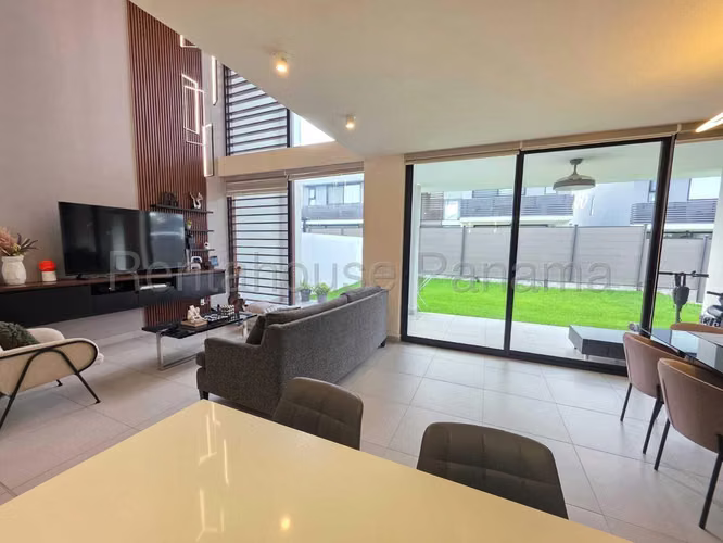 Sale of House in Panama Pacifico 27PPM2475