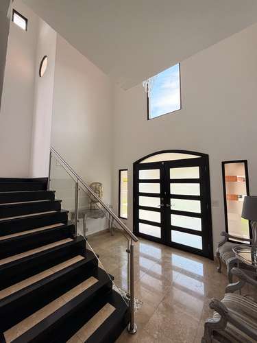 ALQUILO IMPECABLE CASA UNIFAMILIAR AMOBLADA CON PISCINA - Imagen 3