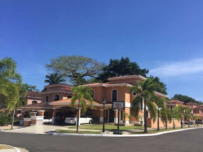ALQUILO IMPECABLE CASA UNIFAMILIAR AMOBLADA CON PISCINA - Imagen 14