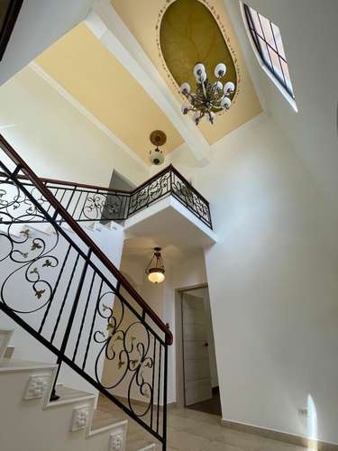 ALQUILO IMPECABLE CASA UNIFAMILIAR AMOBLADA CON PISCINA