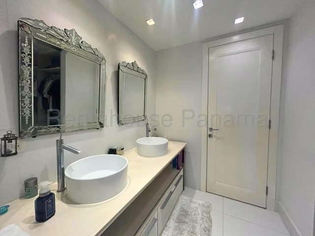 Se vende apartamento con vista al mar en Ave. Balboa - Imagen 9