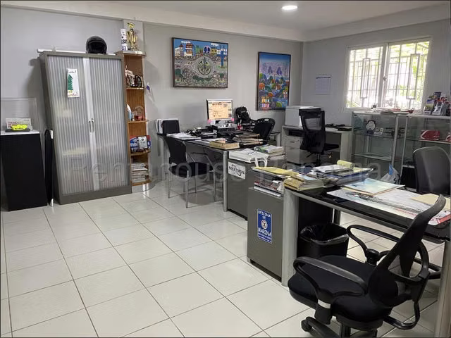 Venta de Casa Comercial estilo Galera en Vía Brsil