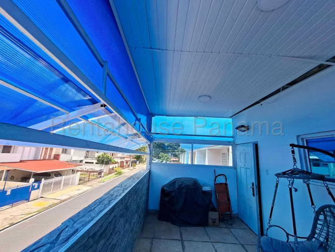 Venta de Casa Semi-amoblada en Chanis EC