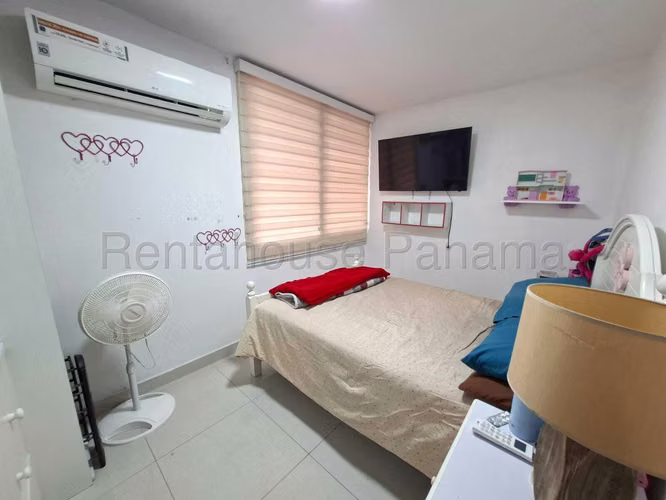Venta de Casa Semi-amoblada en Chanis EC