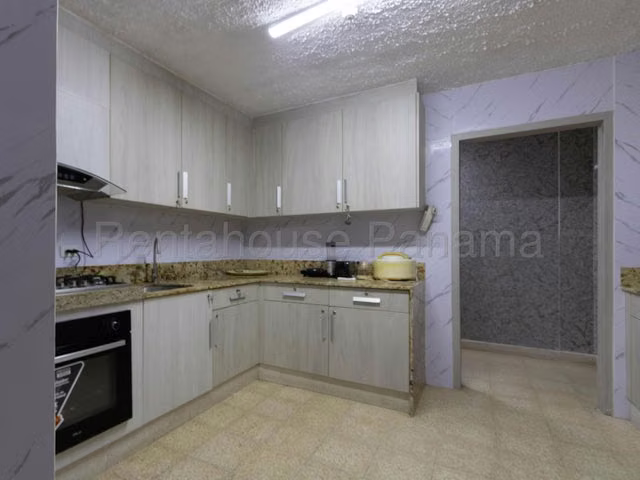 Venta de Apartamento en El Cangrejo, P.H. ZAHAV 27LGG2523