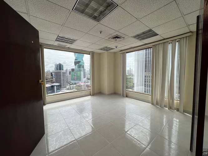 VENDO AMPLIA OFICINA EN MARBELLA, 290M2, TORRE WORLD TRADE CENTER. - Imagen 10