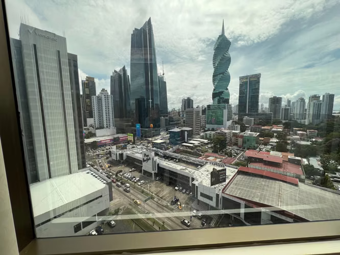VENDO AMPLIA OFICINA EN MARBELLA, 290M2, TORRE WORLD TRADE CENTER. - Imagen 9