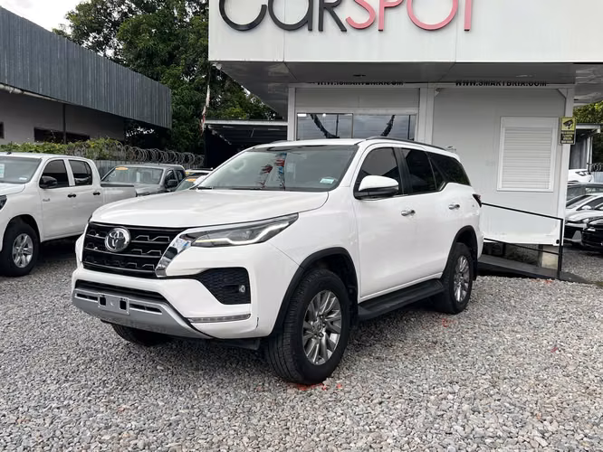 TOYOTA FORTUNER SRV 2024  - Imagen 1