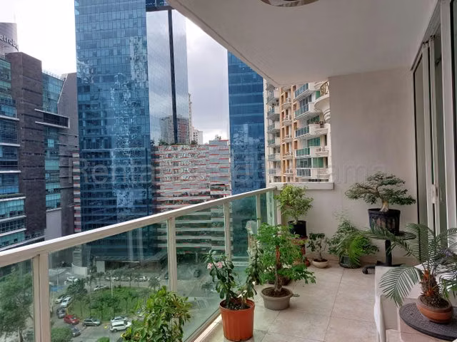 Se vende amplio apartamento con balcón en PUnta Pacífica - Imagen 4