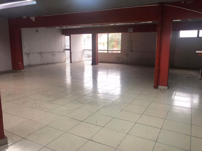 Alquiler o Venta de Edificio Comercial en Calidonia