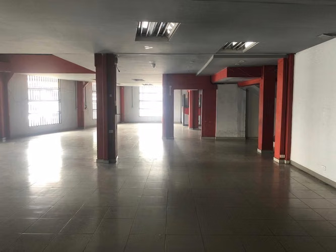 Alquiler o Venta de Edificio Comercial en Calidonia