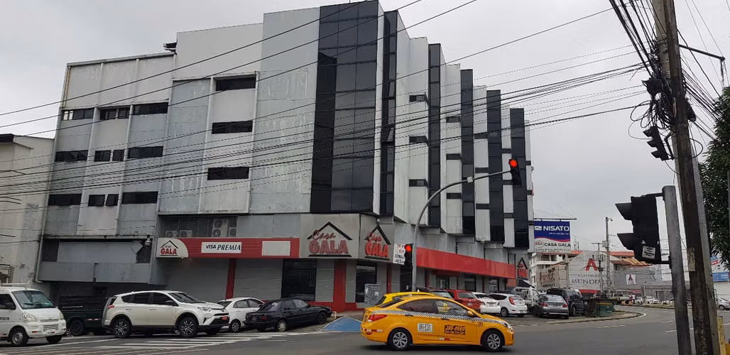 Alquiler o Venta de Edificio Comercial en Calidonia