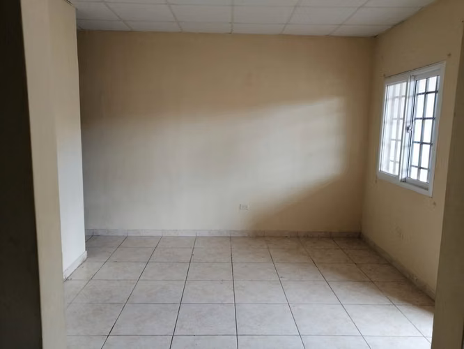 LA CHORRERA SE ALQUILA APARTAMENTO CALLE MATUNA, A 1 MINUTO DE AVE. LIBERTADOR
