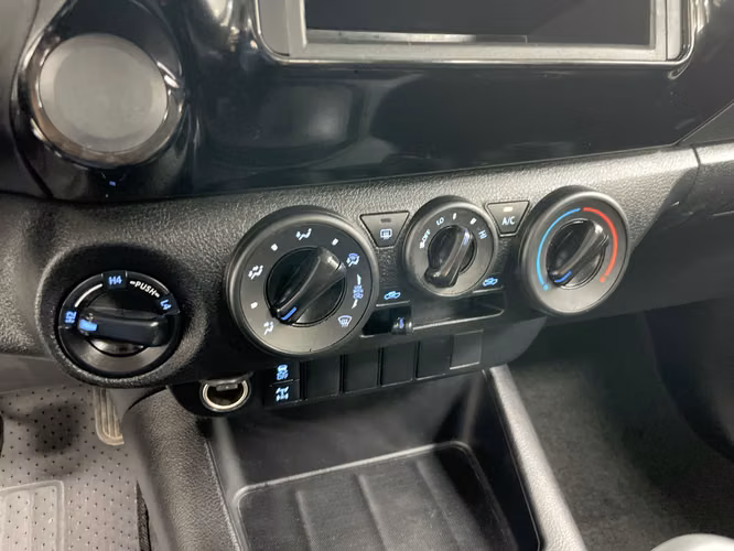 TOYOTA HILUX - 2025 - PPHX - Automarket - Imagen 9