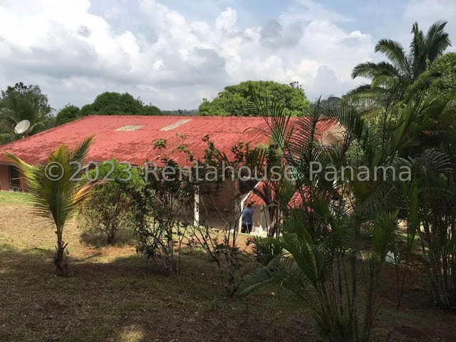 SE VENDE FINCA 9,500MTS CON PISCINA Y JACUZZ EN ARRAIJAN (HUILE)