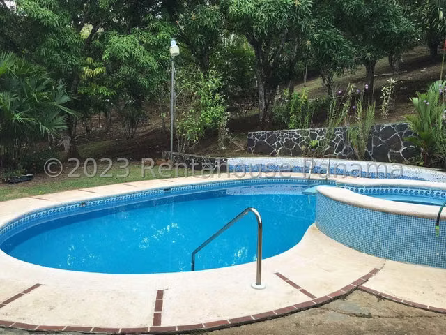 SE VENDE FINCA 9,500MTS CON PISCINA Y JACUZZ EN ARRAIJAN (HUILE)