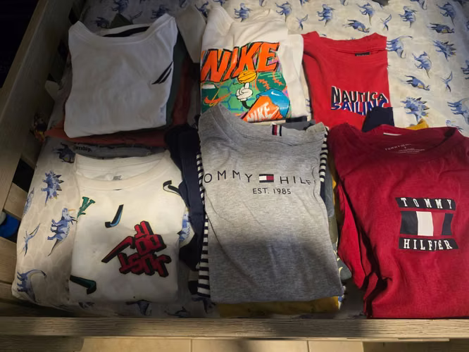 Vendo Ropa para Niño de 5 años y hasta 6. Pantalones nuevos, sueters usados y zapatillas casi nuevas - Imagen 3