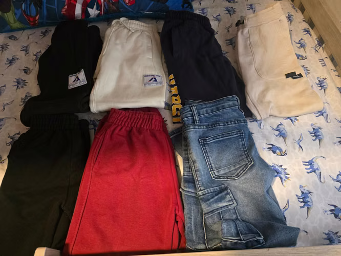 Vendo Ropa para Niño de 5 años y hasta 6. Pantalones nuevos, sueters usados y zapatillas casi nuevas - Imagen 6