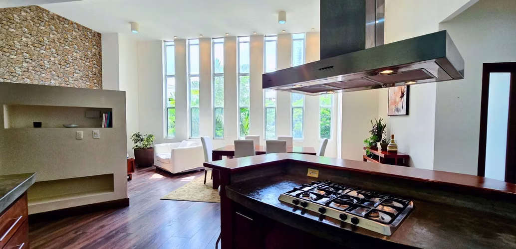 LOFT AMUEBLADO | 150 m²  DEN | DEPÓSITO | 2 ESTACIONAMIENTOS