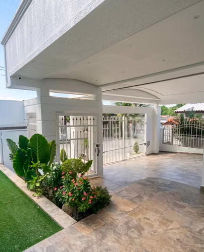 CASA EN VENTA EN BRISAS DEL GOLF – 4 RECÁMARAS | $310,000