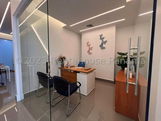 Se vende consultorios en Golden Point - Minimed en la Vía Tumba Muerto