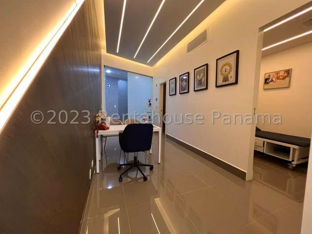 Se vende consultorios en Golden Point - Minimed en la Vía Tumba Muerto