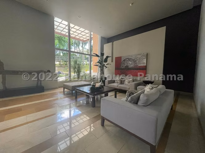 Venta de Apartamento de 326 m2 en PH Portanova, El Cangrejo 27-1602GG