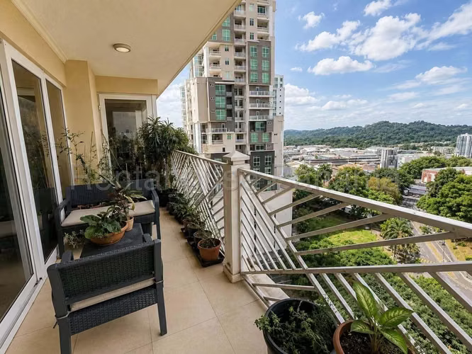 Venta de Apartamento de 326 m2 en PH Portanova, El Cangrejo 27-1602GG