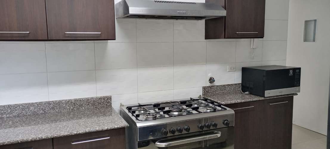 ALQUILER BELLO APARTAMENTO AMOBLADO EN PH BELLE VIEW – BELLA VISTA / AVENIDA BALBOA/ BEAUTIFUL FURNISHED APARTMENT - Imagen 11
