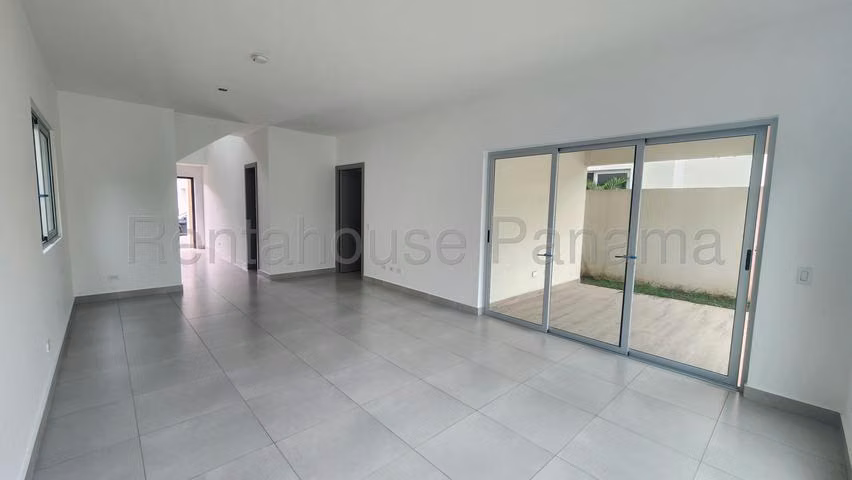 Casa en venta en Altos del Parque | 2 Niveles, Amplios Espacios Verdes y Lujo en Avenida Centenario (GB)