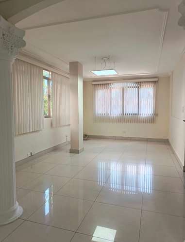 Casa en Alquiler en Obarrio – Ideal para Uso Comercial o Residencial/Spacious House for Rent in Obarrio – Commercial or
