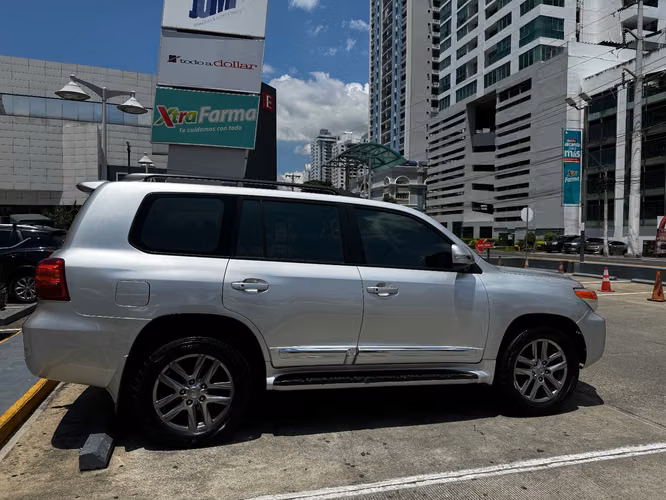 VEHICULO PROPIO EN PERFECTO ESTADO  - Imagen 2