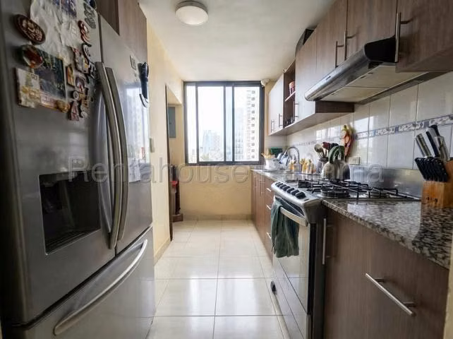 Apartamento remodelado en alquiler en San Francisco, 2 recámaras y 2 baños KDC