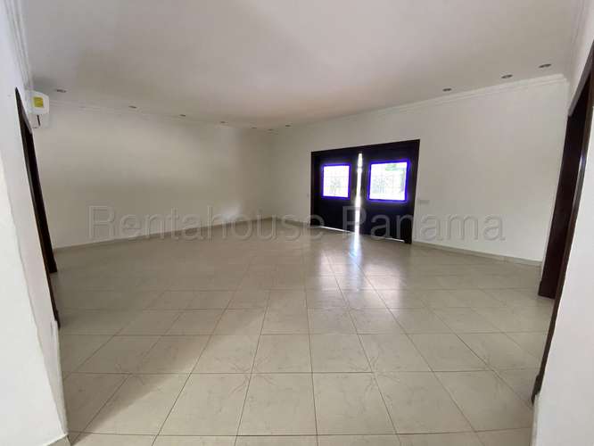 Alquiler de casa en Costa del Este, PH Costa Serena con piscina 27LGG2200