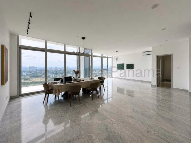 Sale of Impressive Apartment in Santa Maria 26 * 8411Mfk