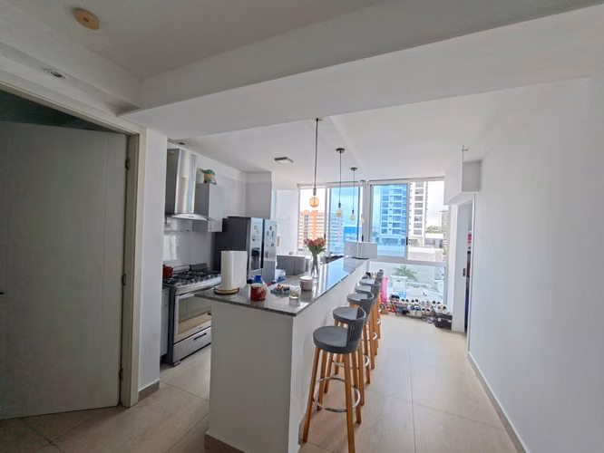 Apartamento en alquiler a pasos de Av Balboa 1REC / 1.5BAÑ / BALCON