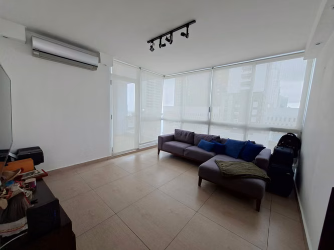 Apartamento en alquiler a pasos de Av Balboa 1REC / 1.5BAÑ / BALCON
